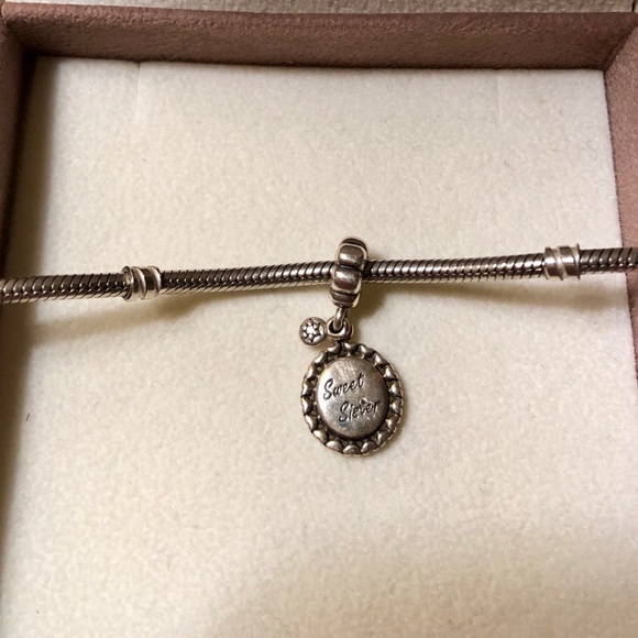 PANDORA SWEET SISTER CHARM - Picture 1 of 1